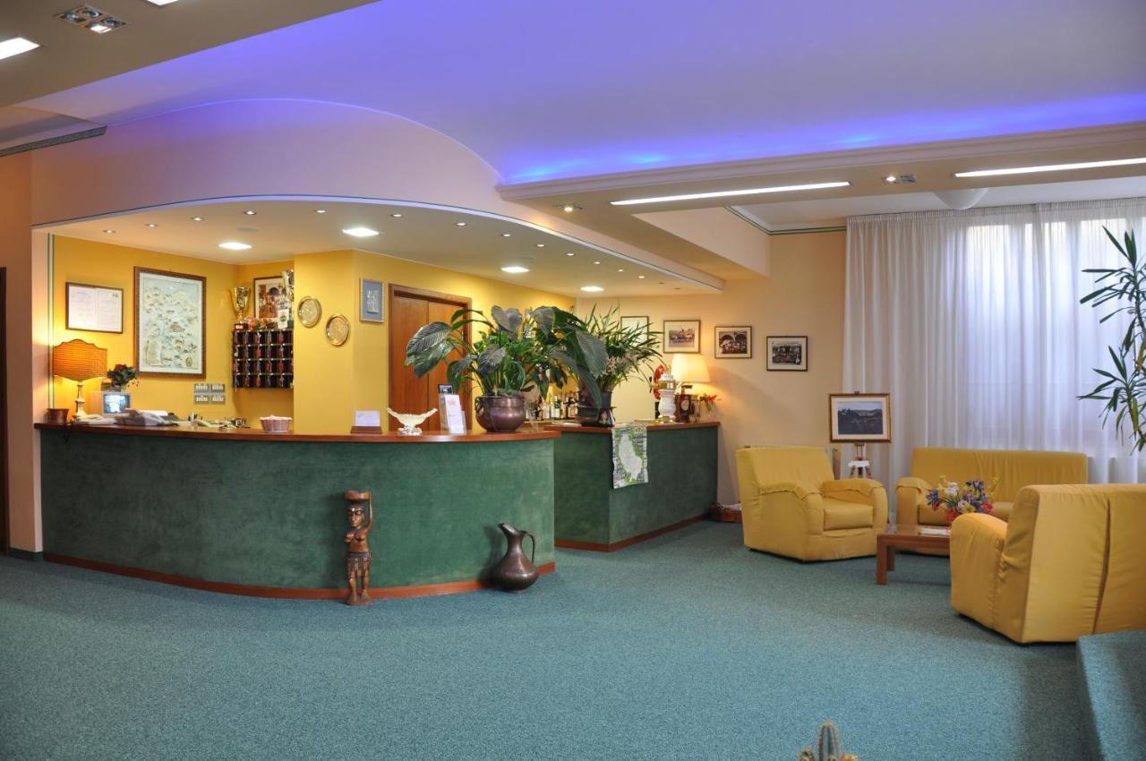 Hotel La Pergola Barga Ngoại thất bức ảnh