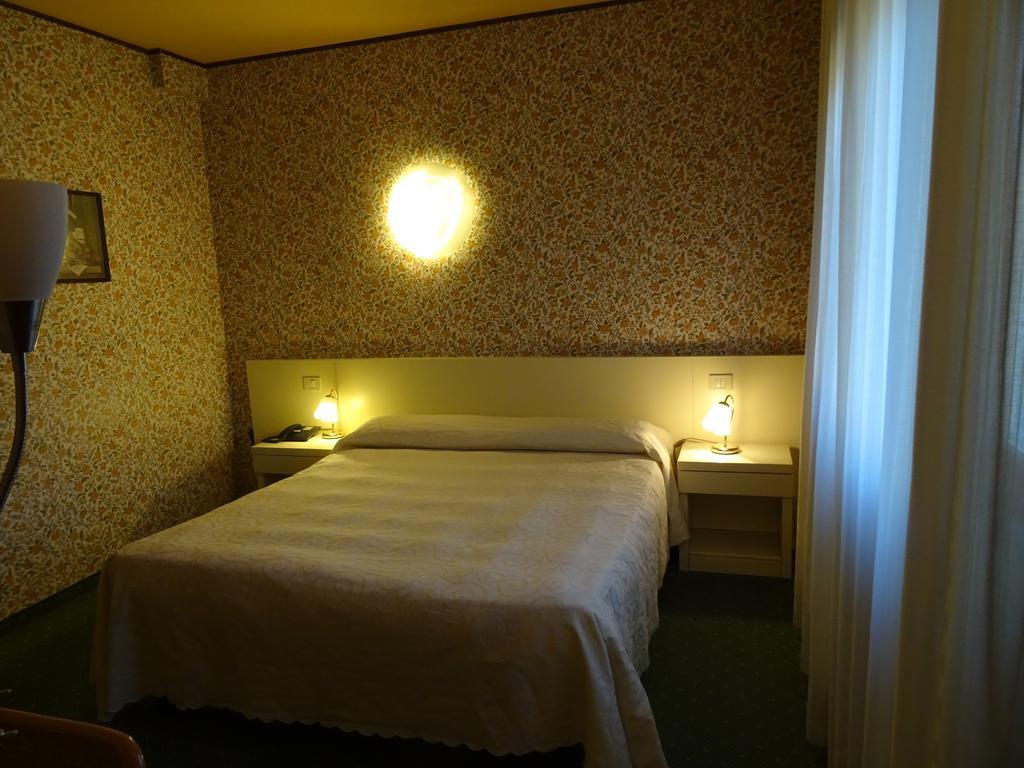 Hotel La Pergola Barga Ngoại thất bức ảnh
