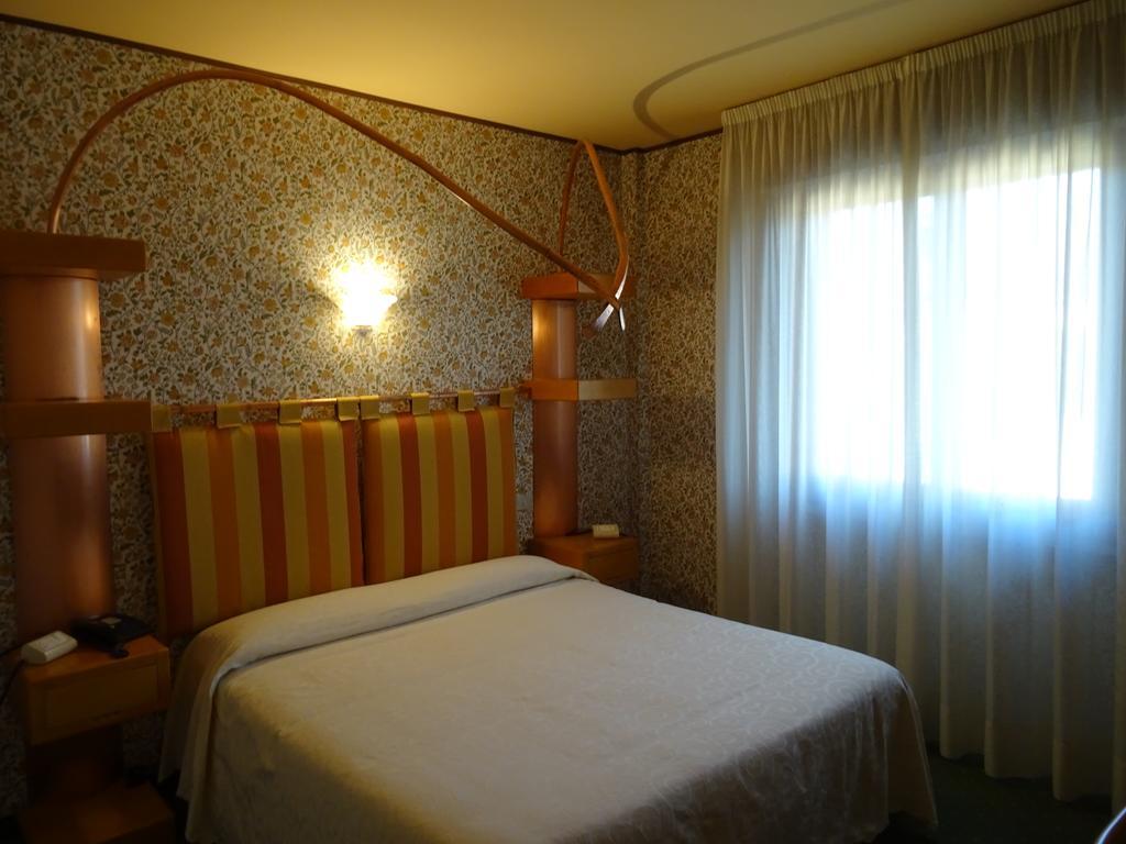 Hotel La Pergola Barga Ngoại thất bức ảnh