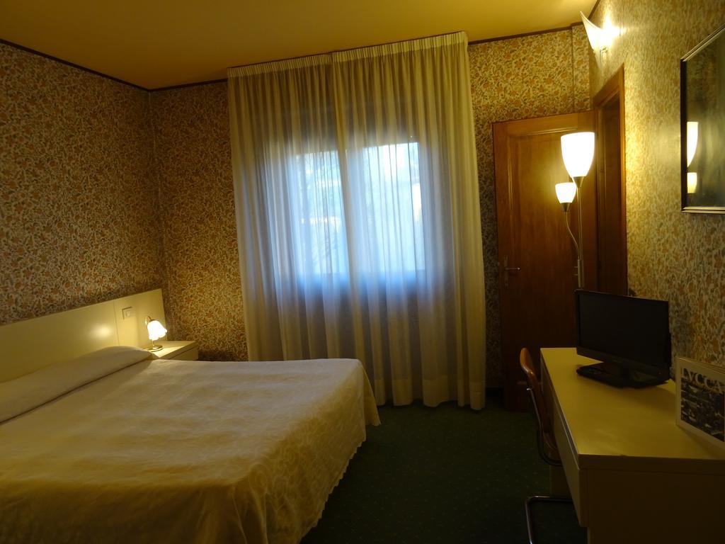 Hotel La Pergola Barga Ngoại thất bức ảnh