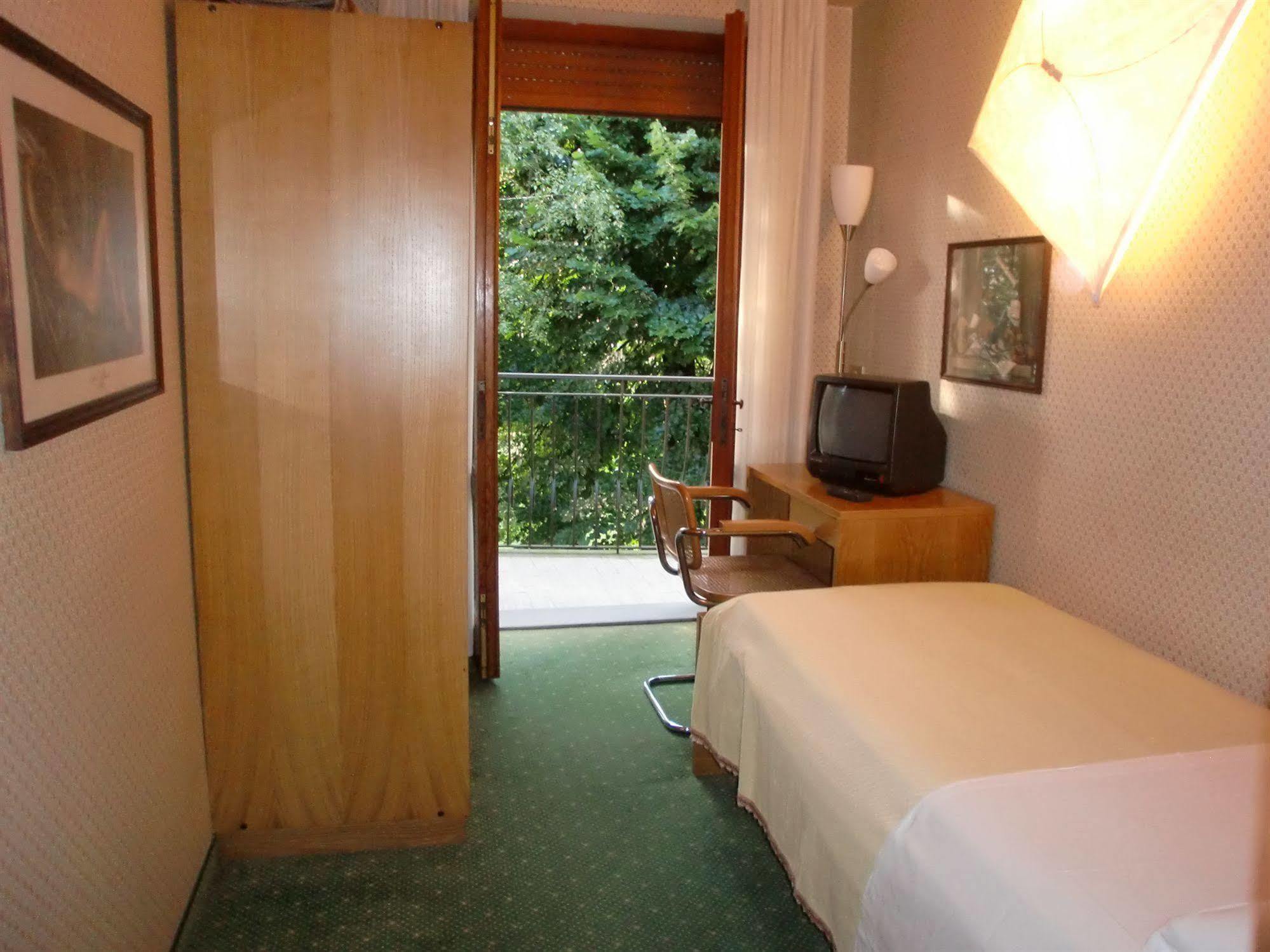 Hotel La Pergola Barga Ngoại thất bức ảnh
