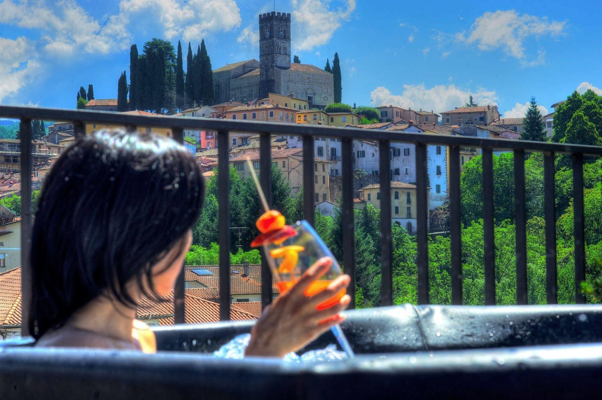 Hotel La Pergola Barga Ngoại thất bức ảnh